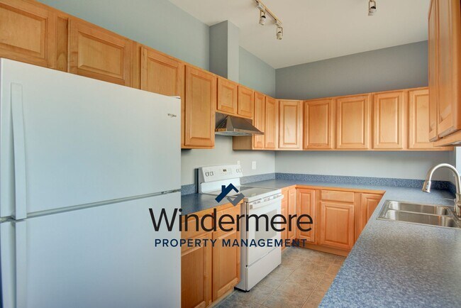 Building Photo - 1 Bed 1 Bath newly remodeled with Large shop