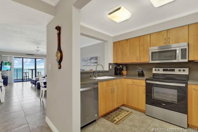 Building Photo - 9490 S Ocean Dr