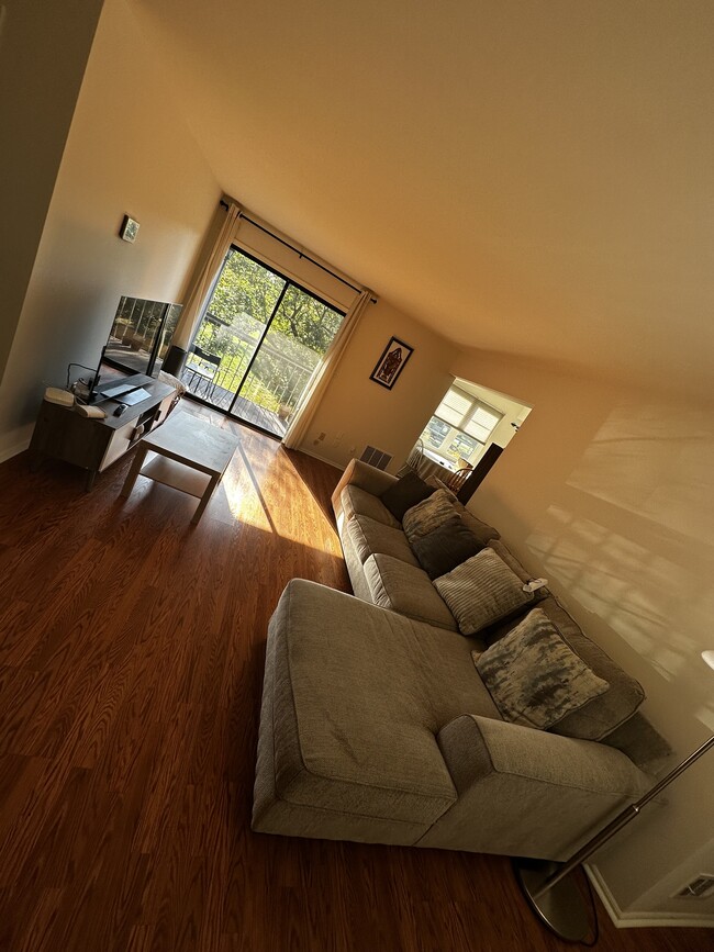 Vista de la sala de estar 2 - 1424 Country Mill Dr
