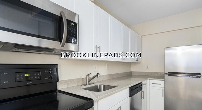 Building Photo - 1440 Beacon St.
