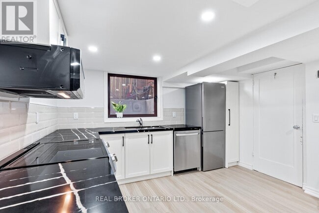Building Photo - 343 Prince Edward Dr N