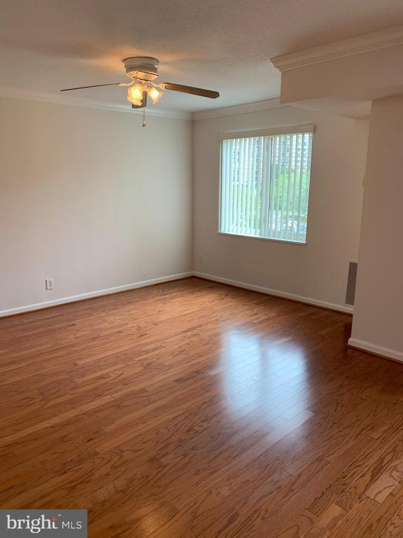 Foto del edificio - 8350 Greensboro Dr
