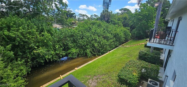 Foto del edificio - 27684 Imperial River Rd