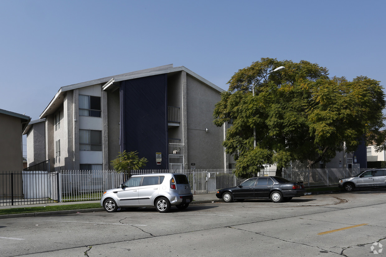 Primary Photo - 1585-1595 Chestnut Ave