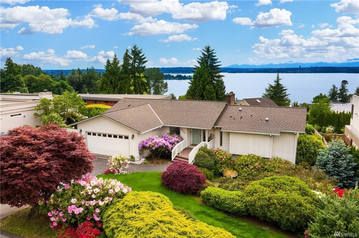 Primary Photo - 4 Bed 2.5 Bath Kirkland - Lake WA Schools