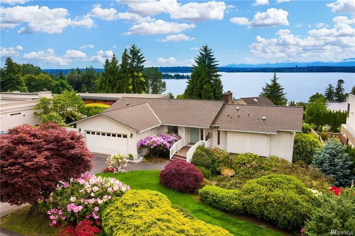 4 Bed 2.5 Bath Kirkland - Lake WA Schools - 4 Bed 2.5 Bath Kirkland - Lake WA Schools