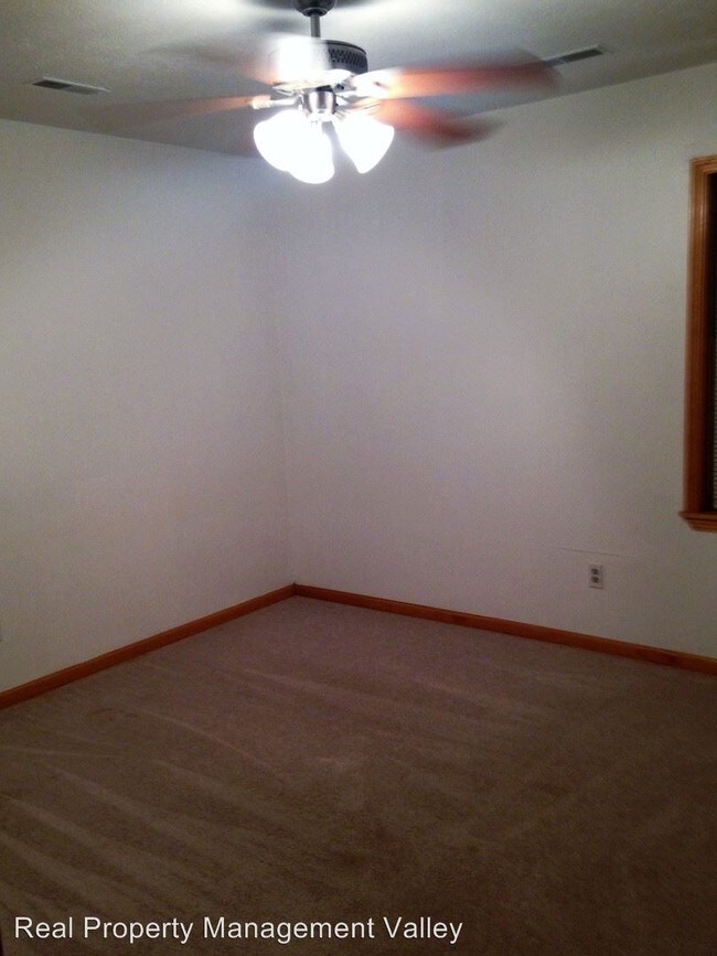 Building Photo - 3 br, 1 bath House - 111 Kingswood Estates