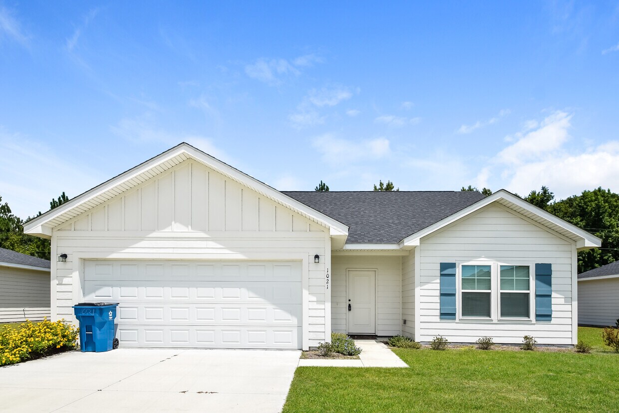 1021 Autumns Wood Cir E, Brunswick, GA House Rental in Brunswick, GA