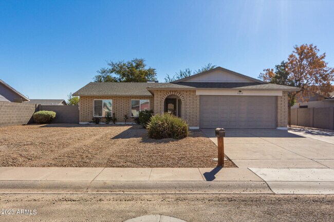 Building Photo - 3619 W Willow Ave