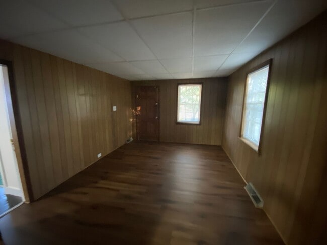 Building Photo - Northeast Home