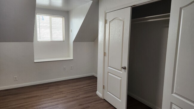Building Photo - 773 S 400 E