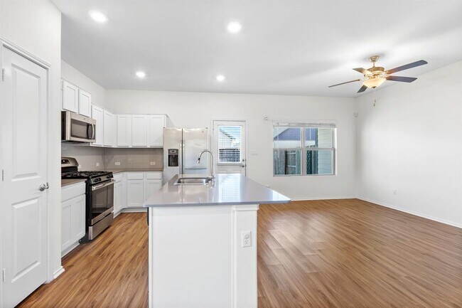 Foto del edificio - 189 Andross Ln