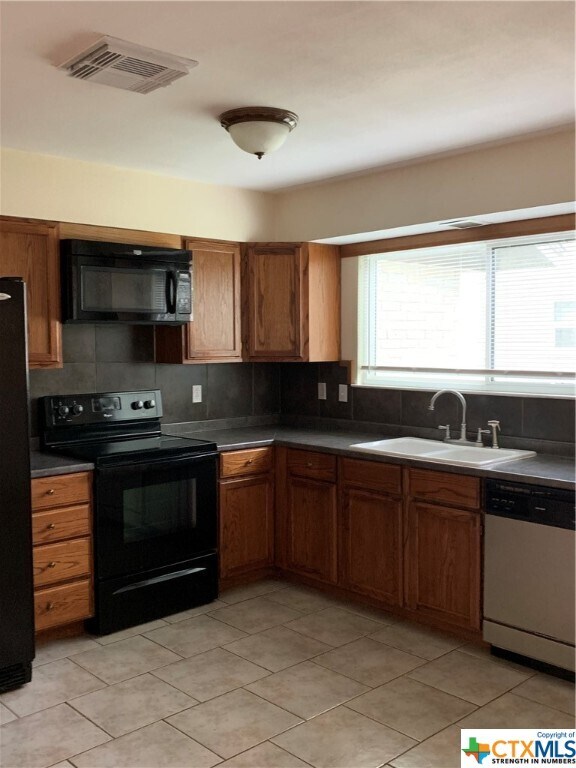 Foto del edificio - 158 Middletowne Rd