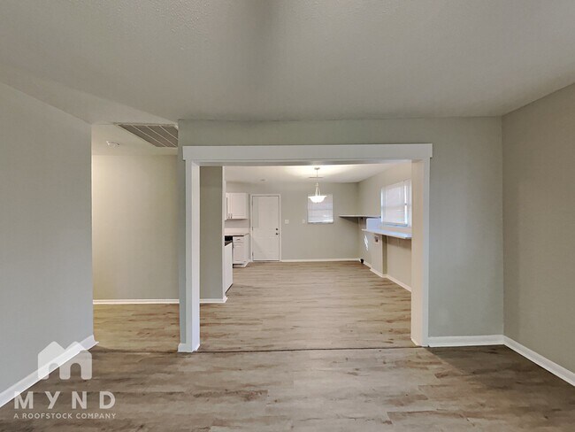 Foto del edificio - 5575 Oglesby Rd