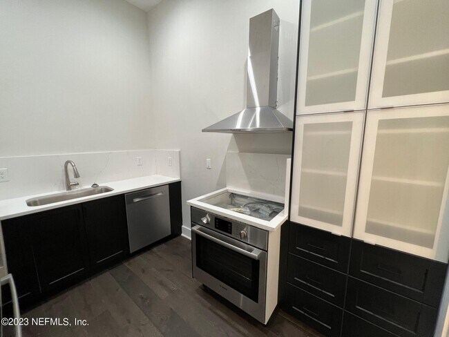 Foto del edificio - 1541 Riverside Ave