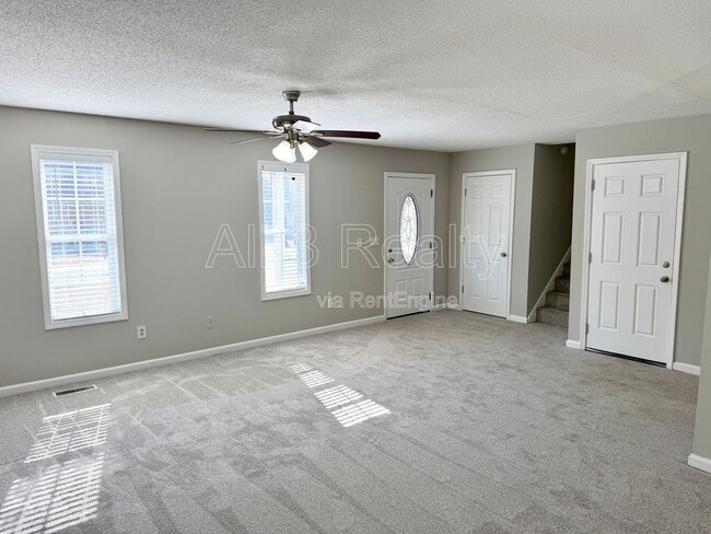 Building Photo - 753 Newport Dr