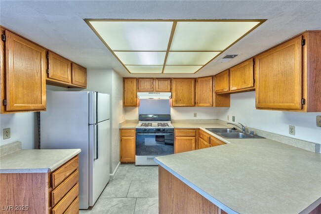 Building Photo - 587 Sellers Pl