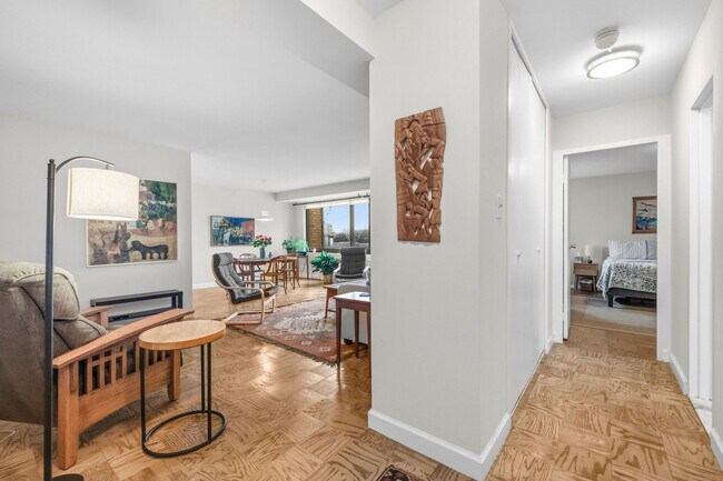 Foto del edificio - 5410 Connecticut Ave NW