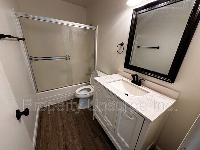 Building Photo - 685 Mary St