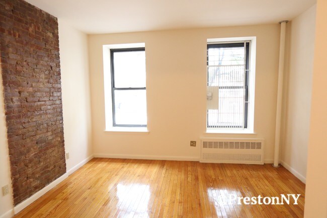 Foto del edificio - 326 E 34th St