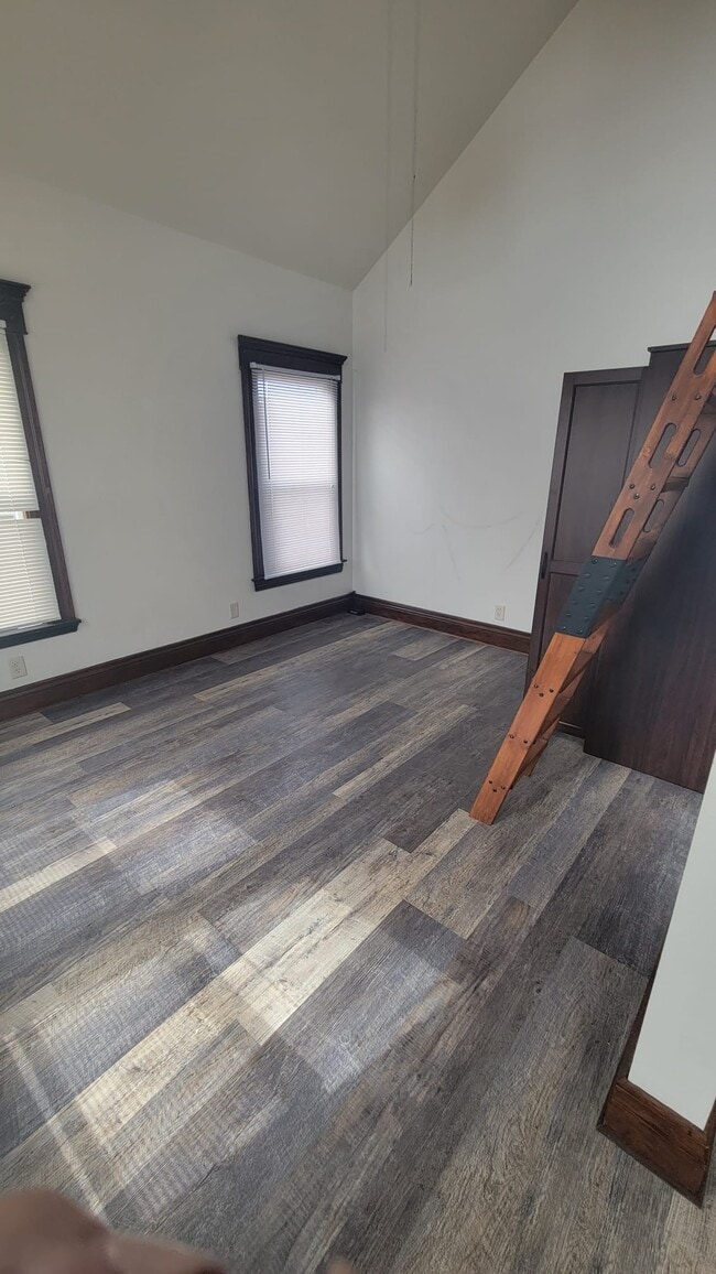 Building Photo - 507 Rose Ave