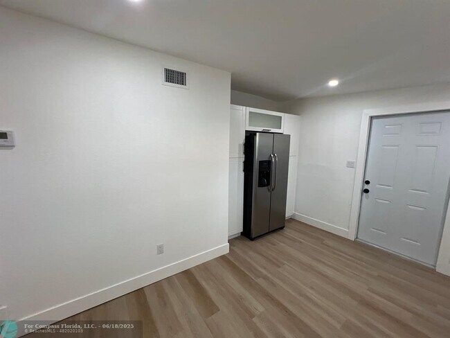Foto del edificio - 10540 NW 28th Ave
