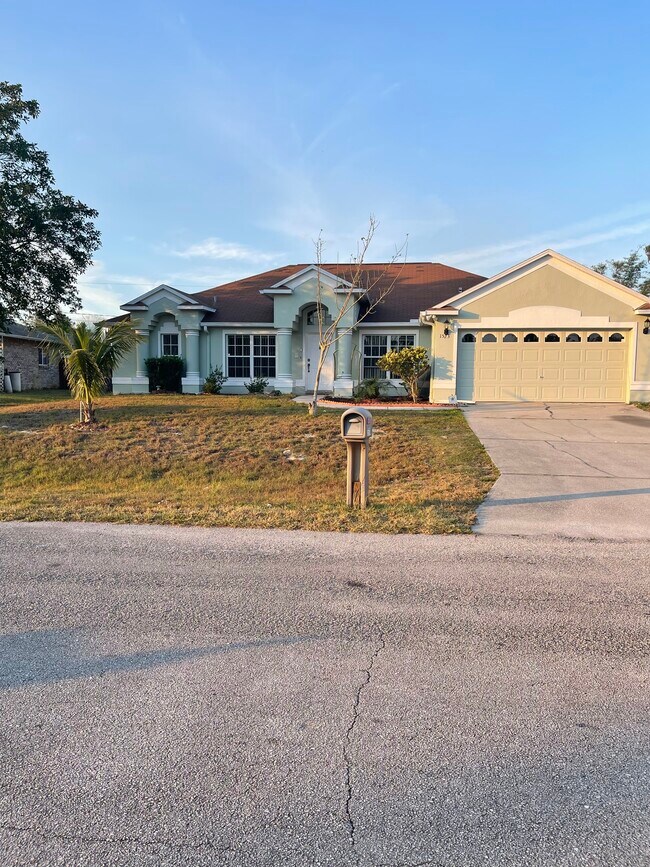 Foto del edificio - 1523 Elmhurst Cir SE