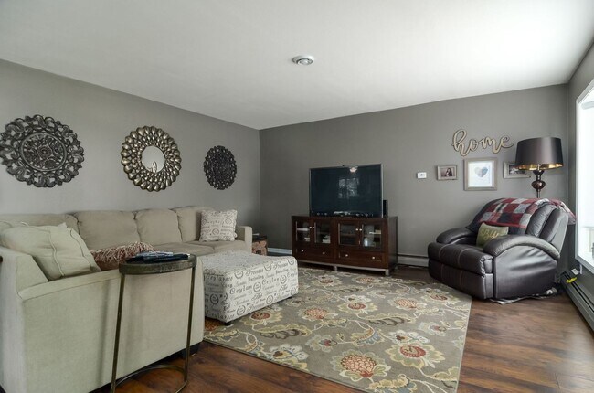 Foto del edificio - Nice Updated 3br/3ba In Wayzata (1 car garage)