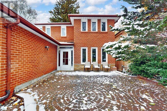 Photo du bâtiment - 327A Beechgrove Dr