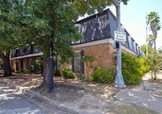 Building Photo - 547 Heights Blvd