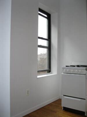 Building Photo - 238 E 7th St