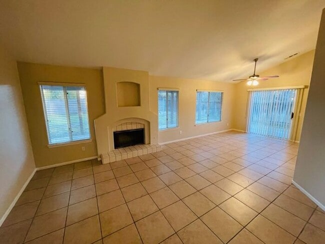 Building Photo - Great Single Story Home in San Jacinto