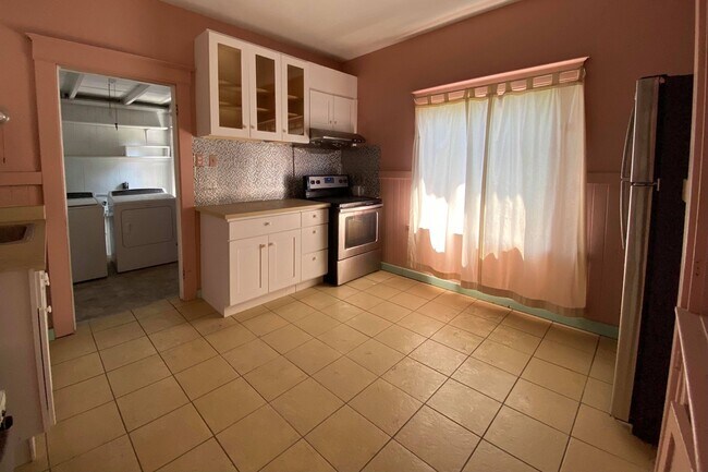 Kitchen, Stove and Fridge included - 2149 Russell St