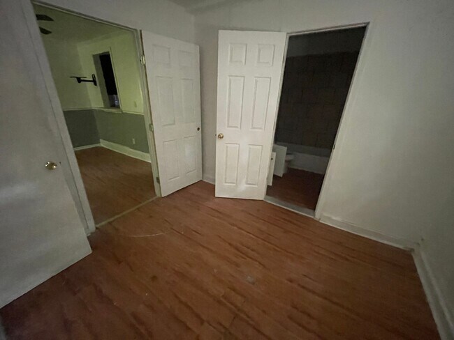 Building Photo - 148 Shadowlawn Dr