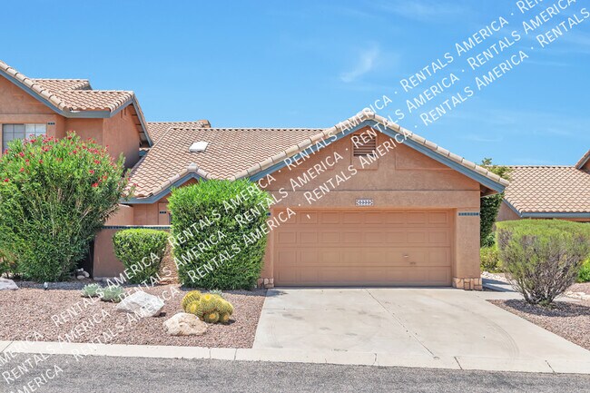 Building Photo - Townhouse in La Reserve!