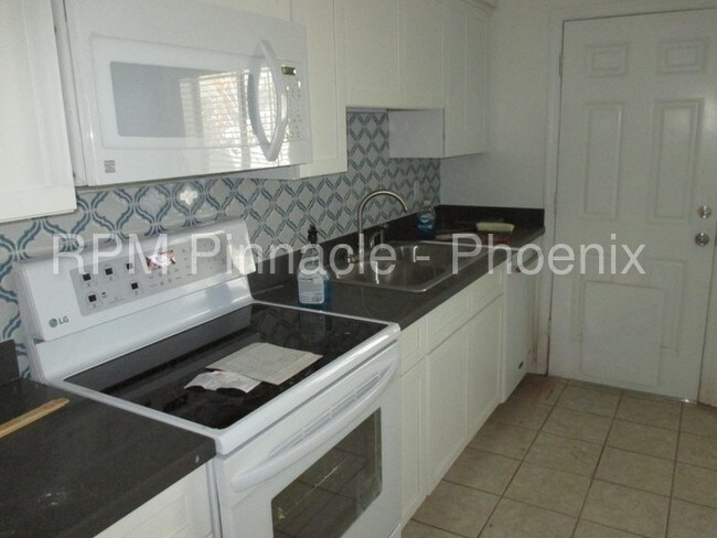 Foto del edificio - 824 W 9th St