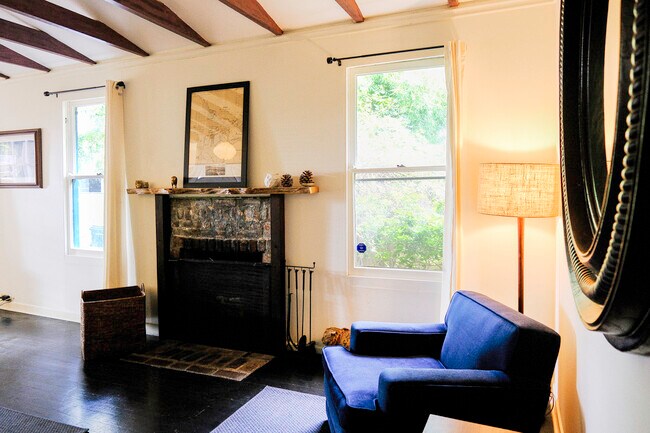 Foto del edificio - 8540 Ridpath Dr