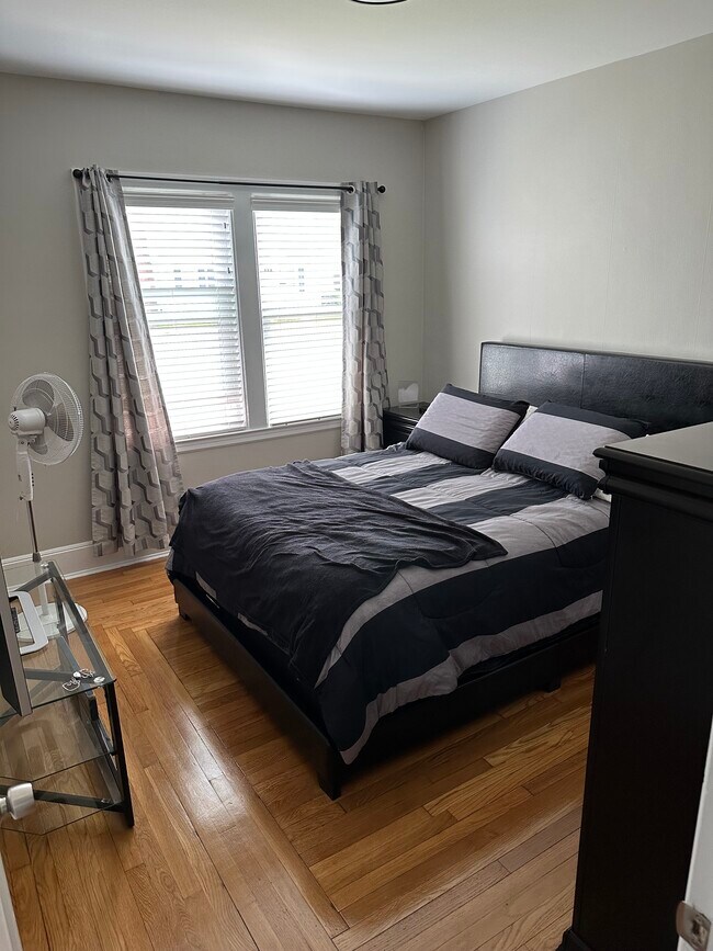 Bed 1 - 142 Thelma Ave