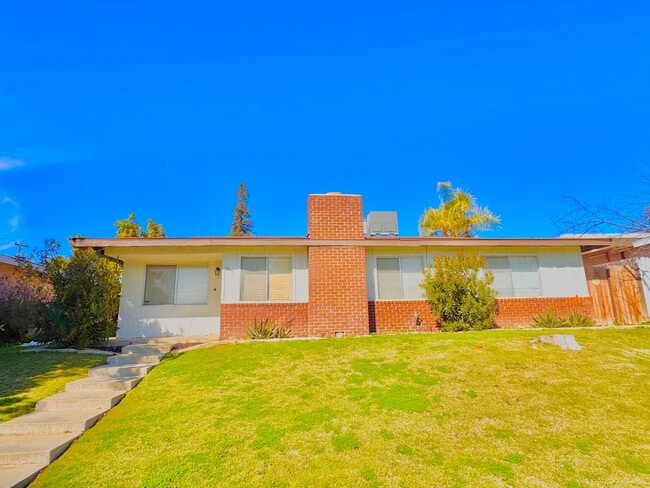 Foto del edificio - NE Home with pool for rent