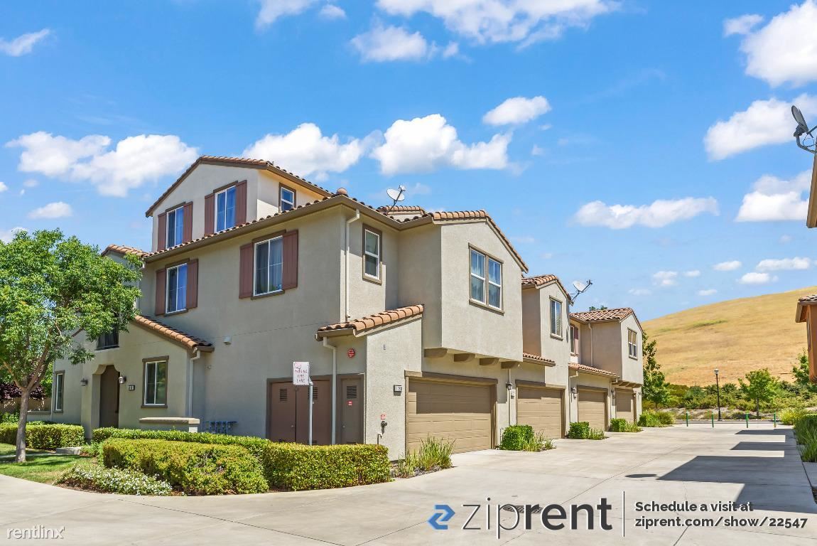 Primary Photo - 4 br, 3.5 bath Townhome - 5066 Fioli Loop,...