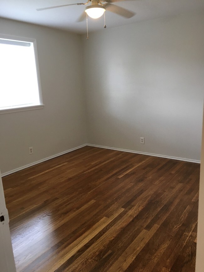 Foto del edificio - 2223 Laurel Ave