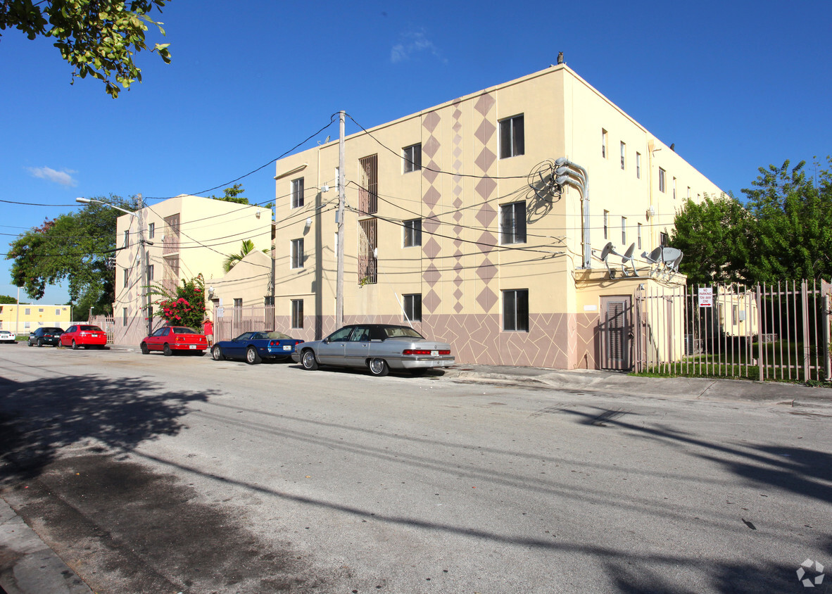 Primary Photo - New Arena Square Apartments