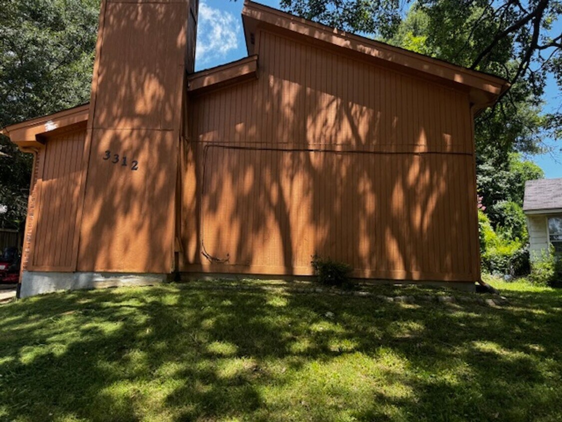 Foto principal - Nice 3 Bed 2 Bath in Spring Valley Area