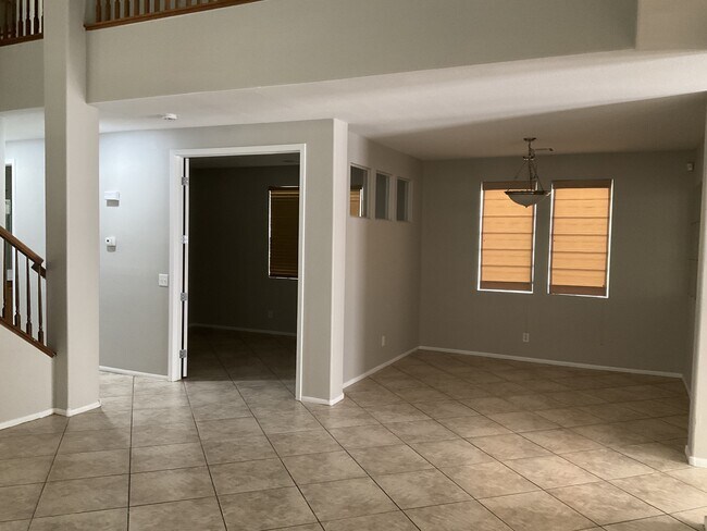 Foto del edificio - 769 Feather Ridge Dr