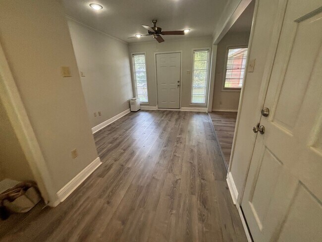 Foto del edificio - 9834 Cal Rd