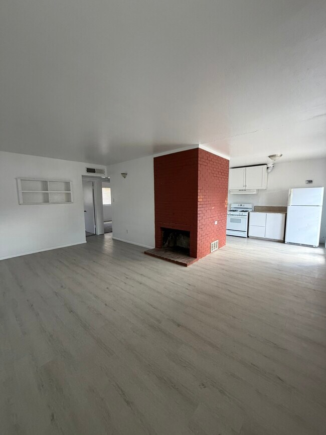 Building Photo - 1510 Amherst Dr SE