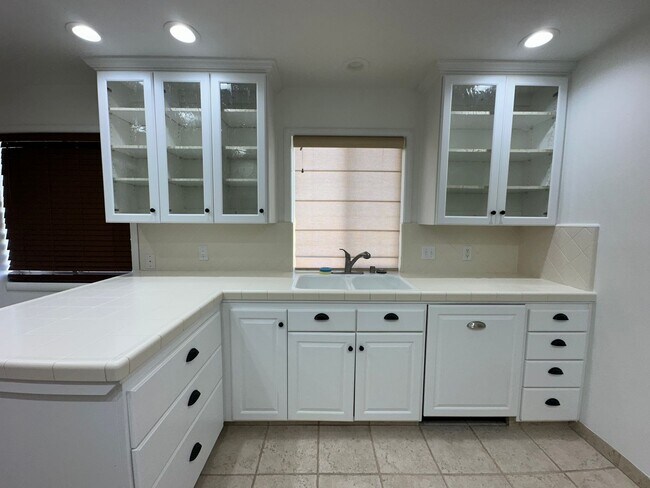 Building Photo - SW Visalia Home coming soon!!