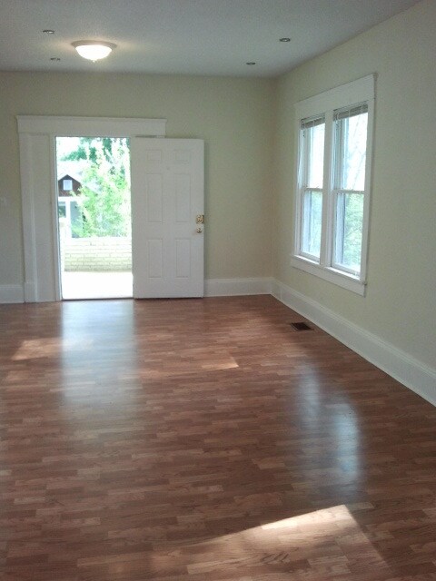 Foto del edificio - 947 White St SW