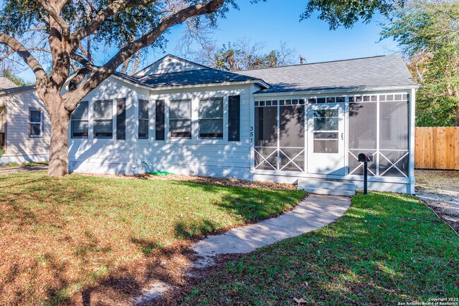 Foto del edificio - 351 Redwood St