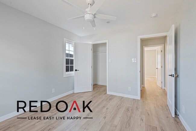 Foto del edificio - Gorgeous, Sun-Drenched Two Bedroom with Re...